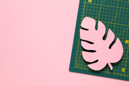 Concept of accessories for patchwork, cutting mat, space for textの写真素材