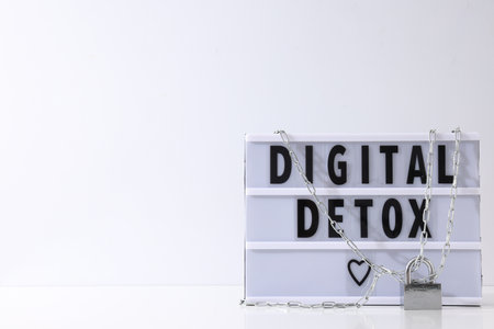 The inscription "digital detoxification" on a white boardの写真素材