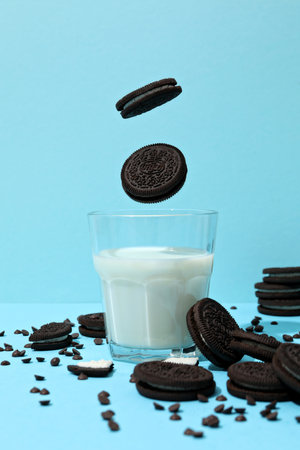 Ukraine, Kyiv 09/04/2023: Oreo cookies with milk on a blue background.のeditorial素材