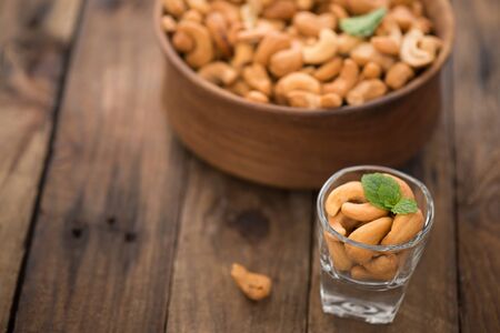 Cashews on woodの写真素材