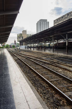 Railroad locomotive travelling at Hua lump pong stationのeditorial素材