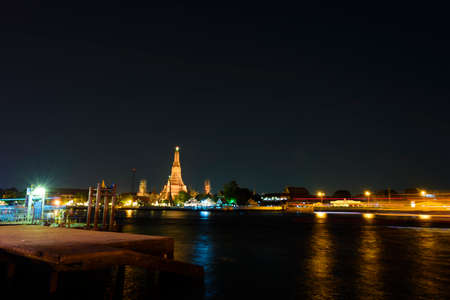 Wat Arun Ratchawararam Ratchawaramahawihan or Wat Arun (Temple of Dawn), Bangkok, Thailandの写真素材