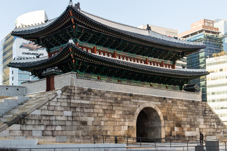 Sungnyemun gate (Namdaemun, Gate of Exalted Ceremonies, circa 1398) in Seoul, Korea. Is designated as the first National Treasure of South Koreaのeditorial素材