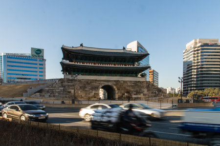 Sungnyemun gate (Namdaemun, Gate of Exalted Ceremonies, circa 1398) in Seoul, Korea. Is designated as the first National Treasure of South Koreaのeditorial素材