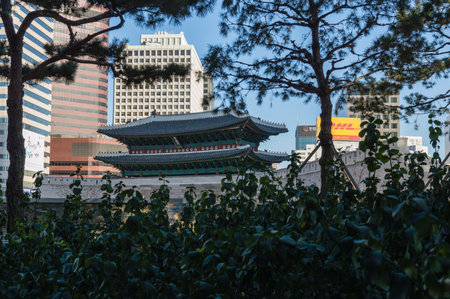 Sungnyemun gate (Namdaemun, Gate of Exalted Ceremonies, circa 1398) in Seoul, Korea. Is designated as the first National Treasure of South Koreaのeditorial素材