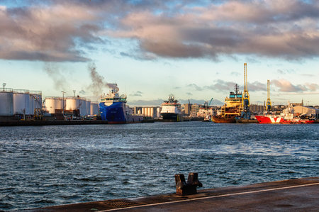 A view of Aberdeen harbour.のeditorial素材