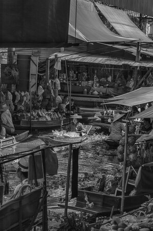 RATCHABURI THAILAND  JUNE 192015: People visit Damnoen Saduak floating market. around a 100kms southwest of Bangkok Damnoen Saduak Floating Market is one of the most attractive destinations to tourists to Ratchaburi Every morning there are hundreds of locのeditorial素材