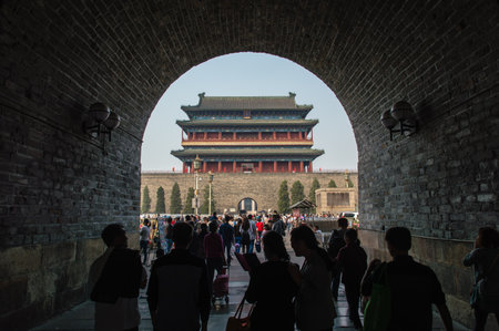 Beautiful Zhengyangmen Gate (Qianmen Gate ). This famous gate is located at the south of Tiananmen Squareのeditorial素材