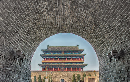 Beautiful Zhengyangmen Gate (Qianmen Gate ). This famous gate is located at the south of Tiananmen Squareのeditorial素材