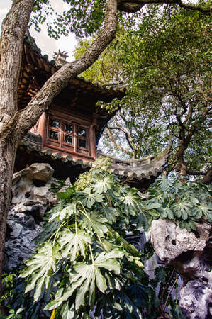 Traditional Chinese architecture in Yu Yuan Gardens, Shanghai, China.の写真素材