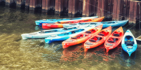 Canoes on the Chicago River.のeditorial素材