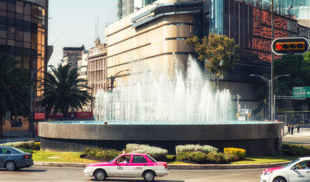Mexico City, Mexico - February 15, 2018:  Bucarelli Fountain in a traffic circle on the Paseo de la Reforma, Mexico City, Mexicoのeditorial素材