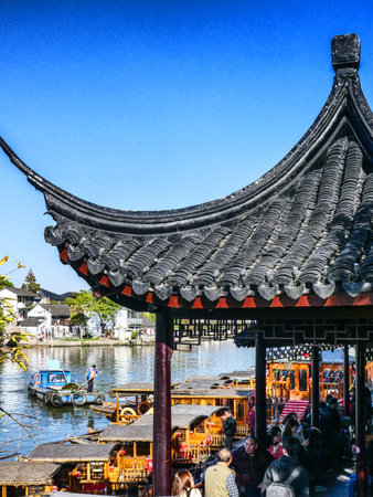 Zhujiajiao, China - November 15 2019: Zhujiajiao is an ancient water town located in the Qingpu District of Shanghai. It is well-known throughout China and a popular getaway from Shanghai with both foreign and domestic tourists. The town has a history of のeditorial素材