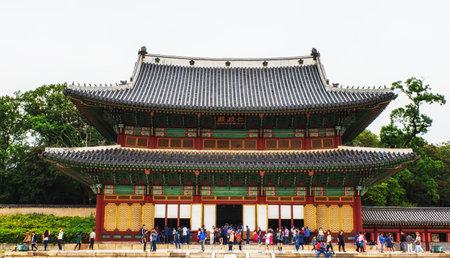 Seoul, South Korea, October 3th, 2017: Tourists sightseeing at the Changdeokgung Palace, set within a large park in Jongno-gu, Seoul, South Korea. It is one of the "Five Grand Palaces" built by the kings of the Joseon Dynasty (1392â1897).のeditorial素材