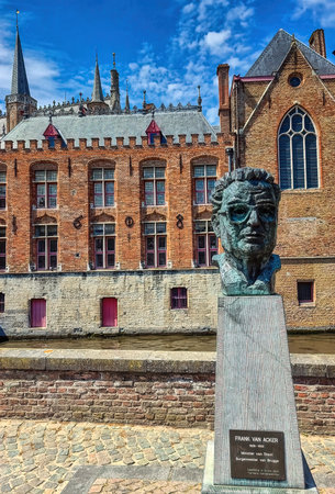 Bruges, Belgium - May 15 2022 : Bronze Sculpture statue of Frank Van Acker former mayor of Bruges and minister of state of Belgium by the Vismarktのeditorial素材