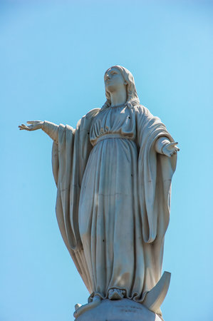 Statue of the Virgin Mary, Parque Metropolitano, atop Cerro San Cristobal, Santiago, Chile, South Americaのeditorial素材