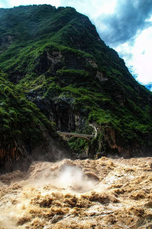 Tiger Leaping Gorge is a canyon on the Jinsha River, a tributary of the upper Yangtze. It is located 60 km (37 mi) N of Lijiang, Yunnan in SW China.の写真素材