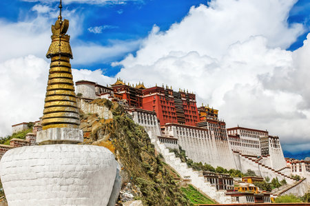 The Potala Palace former chief residence of the Dalai Lama, UNESCO World Heritage Site, Lhasa, Tibet, Chinaのeditorial素材
