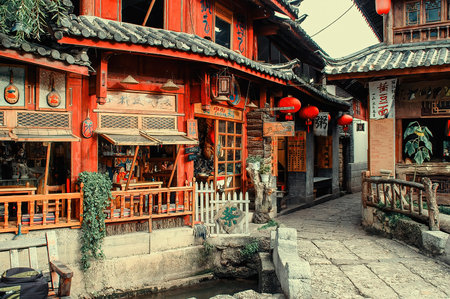Lijiang, Yunnan - 25 August 2007: Dayan old town of Lijiang, Yunnan, China. The lijiang is a tourist city of China.のeditorial素材