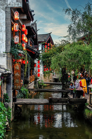 Lijiang, Yunnan - 25 August 2007: Dayan old town of Lijiang, Yunnan, China. The lijiang is a tourist city of China.のeditorial素材