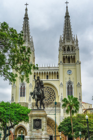 Guayaquil, Ecuador - September 26, 2022: Simon Bolivar statue and the Metropolitan Cathedral of Guayaquil, officially the Cathedral of Saint Peter.のeditorial素材