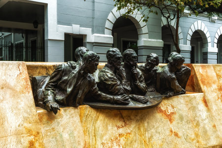 Independence Monument in the pedestrian zone of the historic town center of Guayaquil, Ecuador.のeditorial素材