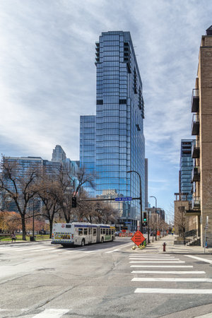 Minneapolis, Minnesota - October 31, 2022: street scene in the North Loop neighborhood of Minneapolis, Minnesotaのeditorial素材