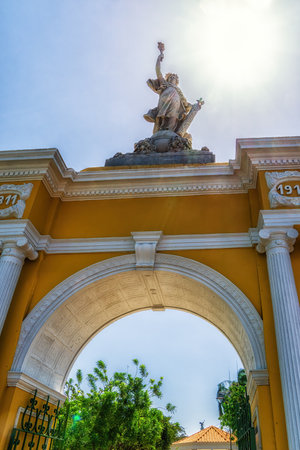 Entrance to Parque Centenario (centenary park) in Cartagena, Colombiaの写真素材