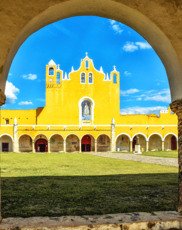 Convent of San Antonio de Padua Franciscan Monastery in Izamal - Mexico, YucatÃ¡nの写真素材