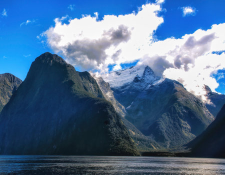 Milford Sound, Fjordland National Park, South Island, New Zealand, Oceania. Panoramic view of the mountains in the Fjordland National Park, Milford Sound.の写真素材