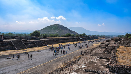 Avenue of Dead and Sun Pyramid, Teotihuacan, Mexicoの写真素材