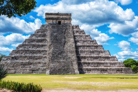 Mayan Temple pyramid of Kukulkan, - Chichen Itza, Yucatan, Mexicoの写真素材