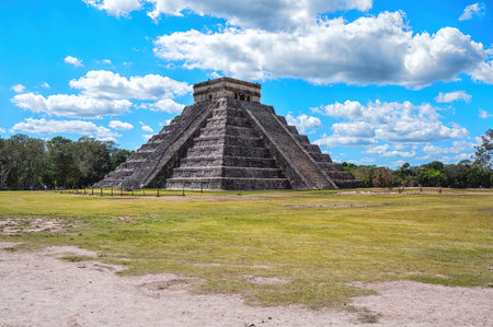 Mayan Temple pyramid of Kukulkan, - Chichen Itza, Yucatan, Mexicoの写真素材