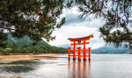 The floating Miyajima torii gate of Itsukushima Shrine, Miyajima Island, Western Honshu, Japan, Asiaの写真素材