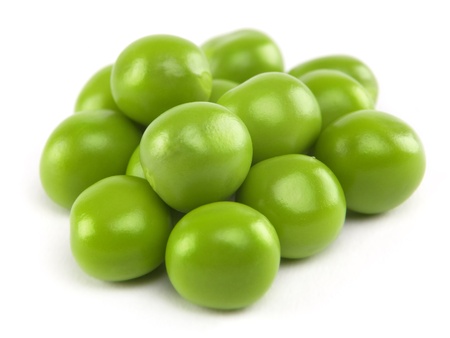 fresh peas isolated on white backgroundの写真素材