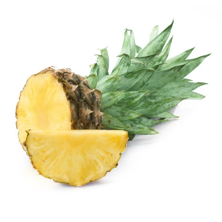 Ripe pineapple with lush green leaves
の写真素材