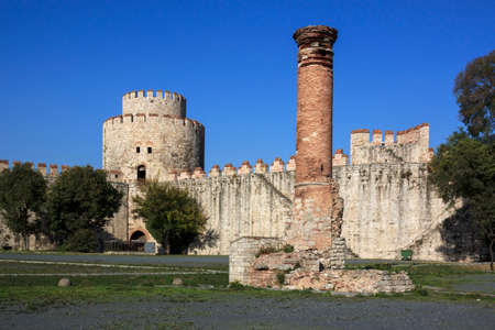 Yedikule Fortress is a section Walls of Constantinople.  It was used as a treasury, archive, and state prison. Voyage en Moree, Constantinople, en Albanie, et dans plusieurs autres parties de l\'Empire Othoman, pendant les annes 1798, 1799, 1800 et 1801 bのeditorial素材