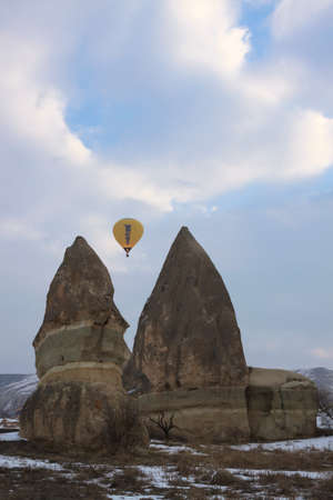 Hot air ballon flying between two hillsのeditorial素材