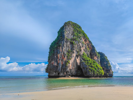 Ko Rang Kai cliff at Phra Nang cave beach, Railay, Krabi province, Thailandの写真素材