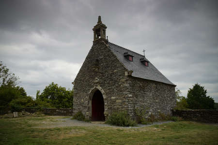 ROCHEFORT EN TERRE - FRANCE - SEPTEMBER 2021: street view on the medieval village of rochefort en terre on brittany in Franceのeditorial素材