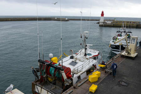 SEPTEMBER 2021 - GUILVINEC - FRANCE: view on fisherman unloading their fish on the harbor of the guivilnec in Brittanyのeditorial素材