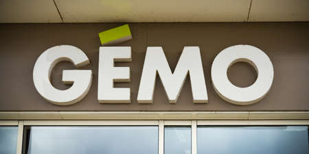 SEPTEMBER 2021 - MELUN - FRANCE: View on the signboard Gemo which is a famous brand for clothesのeditorial素材