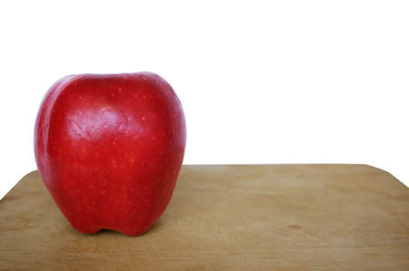 Close up of photo of very fresh red apple on wooden cutting board isolate on white backgroundの写真素材