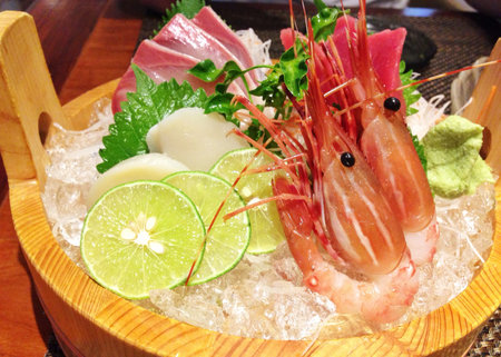 Japanese sushi on wooden bowlの素材