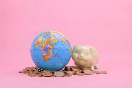 Ideas save money invest in stocks, grow income taxesの写真素材