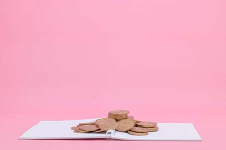 Ideas save money invest in stocks, grow income taxesの写真素材