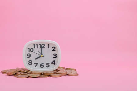 Ideas save money invest in stocks, grow income taxesの写真素材