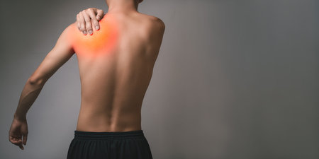 male patient with pain Shoulder pain, bone, tendon, pain Medical concept injury