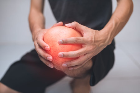 Male patient with knee pain, bone, tendon, pain, injury according to medical principles