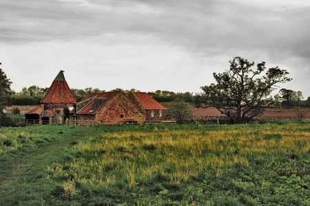 Preston Mill is situated on the outskirts of the village of East Linton, Scotland. Dating from the late 1500s, this is one  of the oldest meal mills in Scotland. The machinery inside the mill is water powered and still in working order.の写真素材